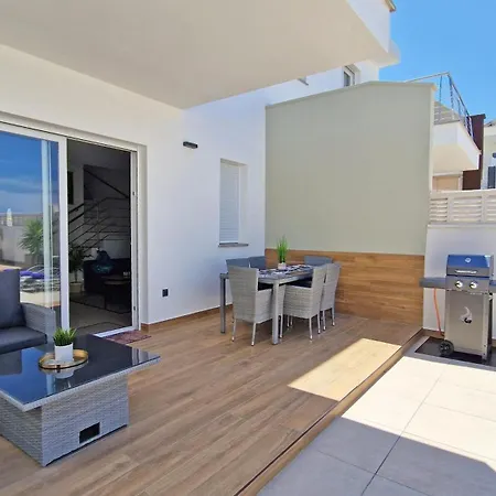 Bella Anna 데니아